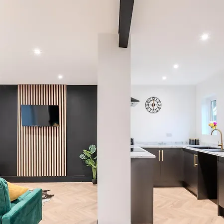 Modern 3Br Home - Private Parking - Tv In Every Bedroom Swansea Exterior photo