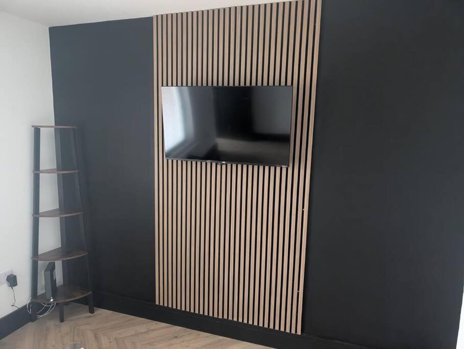 Holiday home Modern 3br - Private Parking - Tv In Every Bedroom *